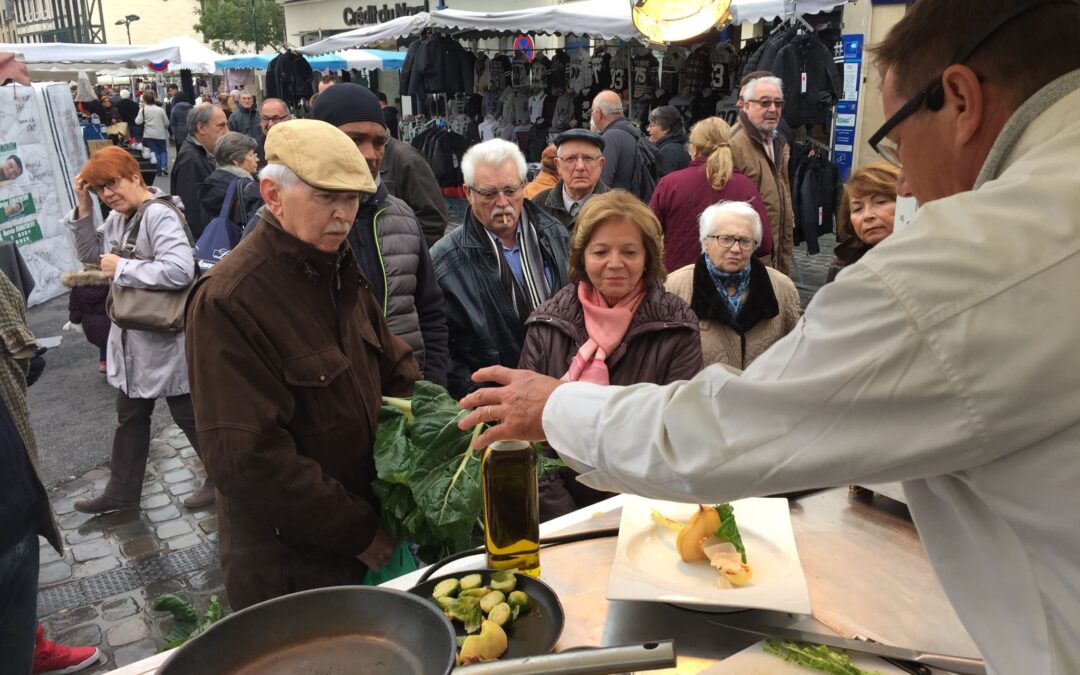 Une cuisine mobile sur un marché de Noel